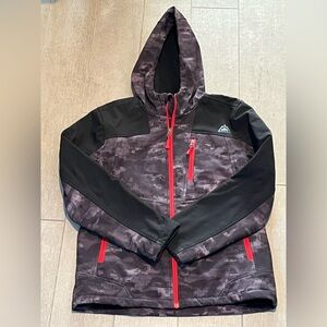 Boys snozu soft shell jacket.  Black & gray camo trimmed in red. Boys size 14-16